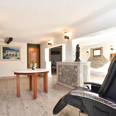 Five-bedroom In * Grab